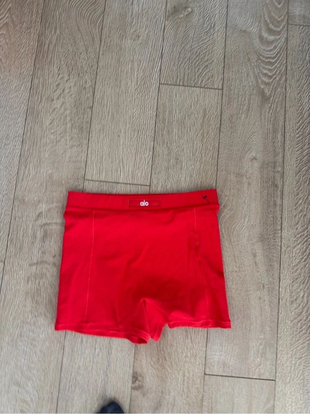 Alo Yoga X-Small Bright Red Alosoft Sincere Micro Shorts. ❤️⚡️